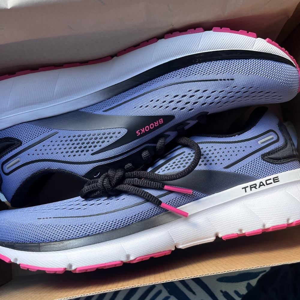 8.5 purple/pink Brooks Trace 2 w neutral cushion